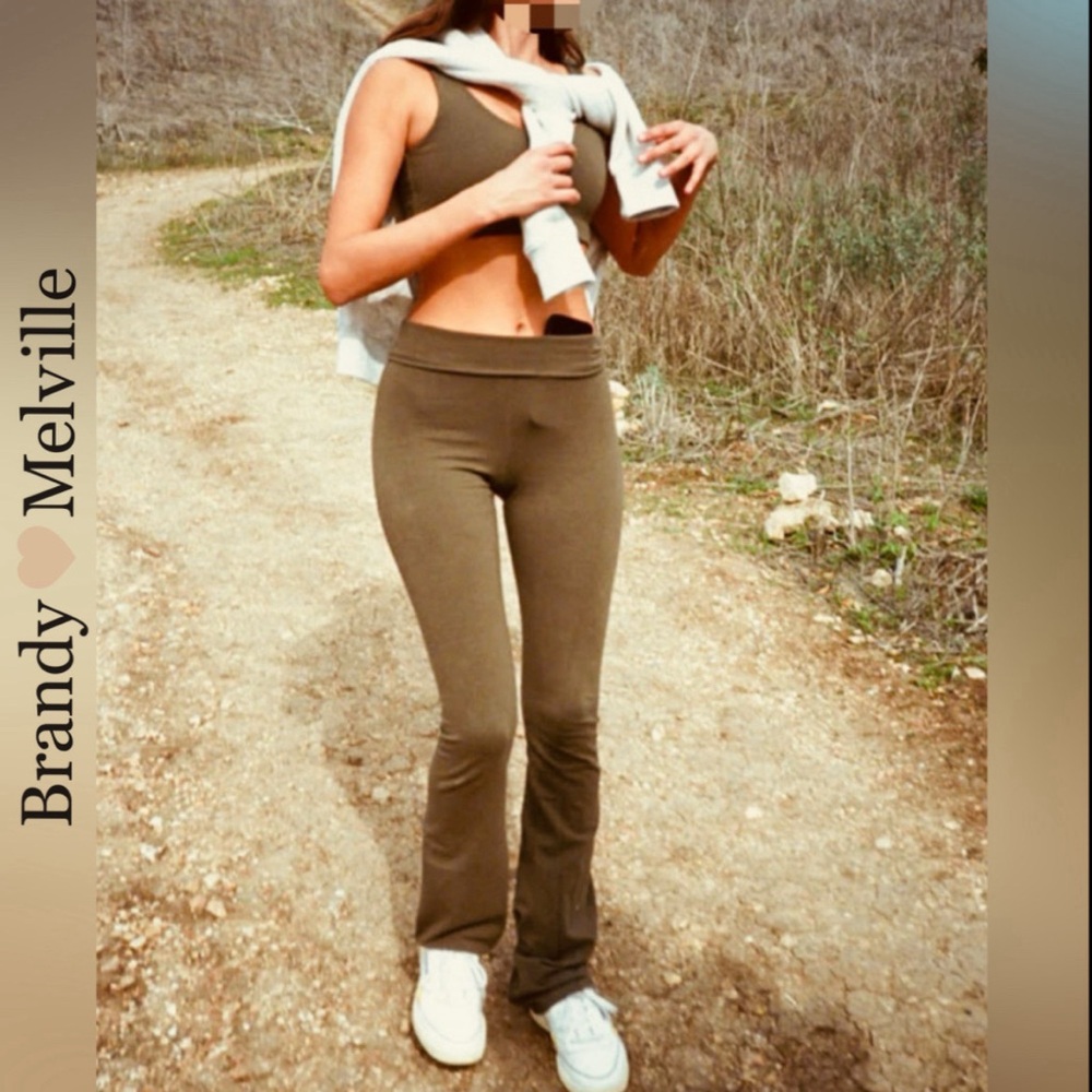 【Brandy Melville】NWOT Priscilla fold over yoga Pants in Brown